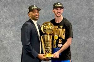 名记：篮网将聘请雷霆的业余球探总监艾西-劳担任球员人事总监