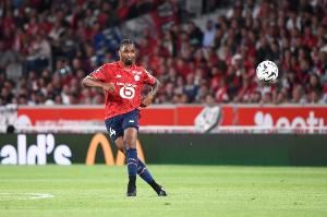 里尔后卫：今夏收到了利雅得胜利报价，但C罗没给我打过电话