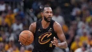 阿特金森谈上赛季错误：需要更多地使用莫布里 要让他进行持球