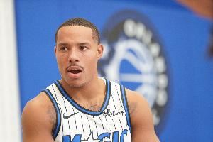 游刃有余！贝恩魔术首秀仅出战13分钟 7中3得9分6板3助