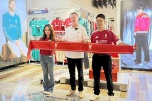 扩展市场！利物浦在深圳开店，名宿麦克马纳曼到场参加活动