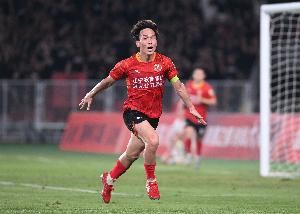 独家对话邦本宜裕：很荣幸担任铁人队长 球员基本功很重要