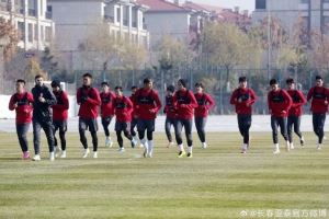 亚泰备战收官战 苏亚雷斯：要尽快调整心态打好最后一轮比赛图片