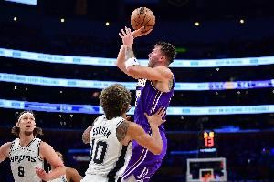 9场用了7套首发?雷迪克:这就是NBA的现实 会有很多的软组织损伤