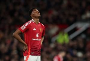 约克:阿莫林可尝试用奥比顶替舍什科,曼联有信任年轻人的传统